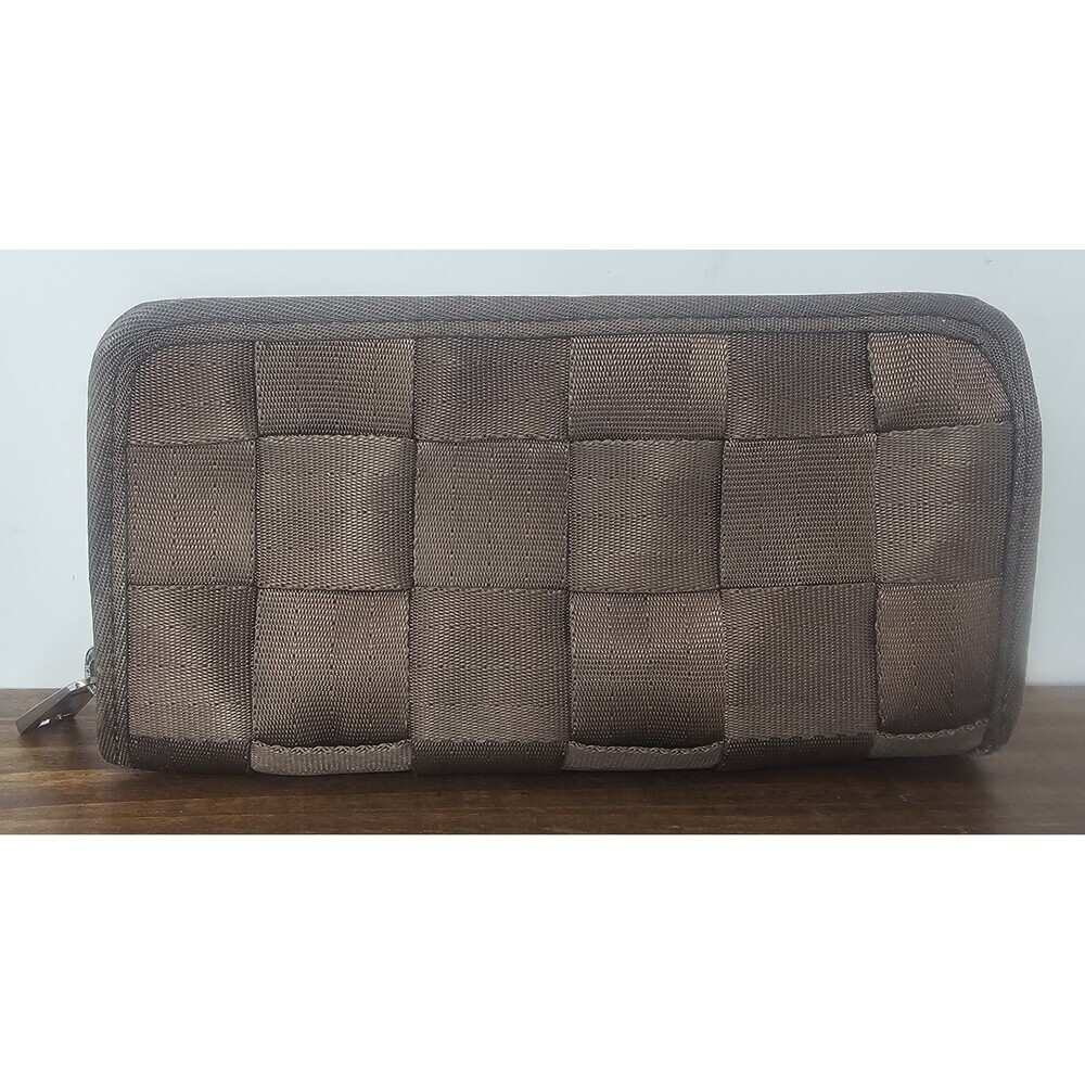 Harvey’s Seat Belt Bag Classic Chocolate Brown Zip Around Wallet